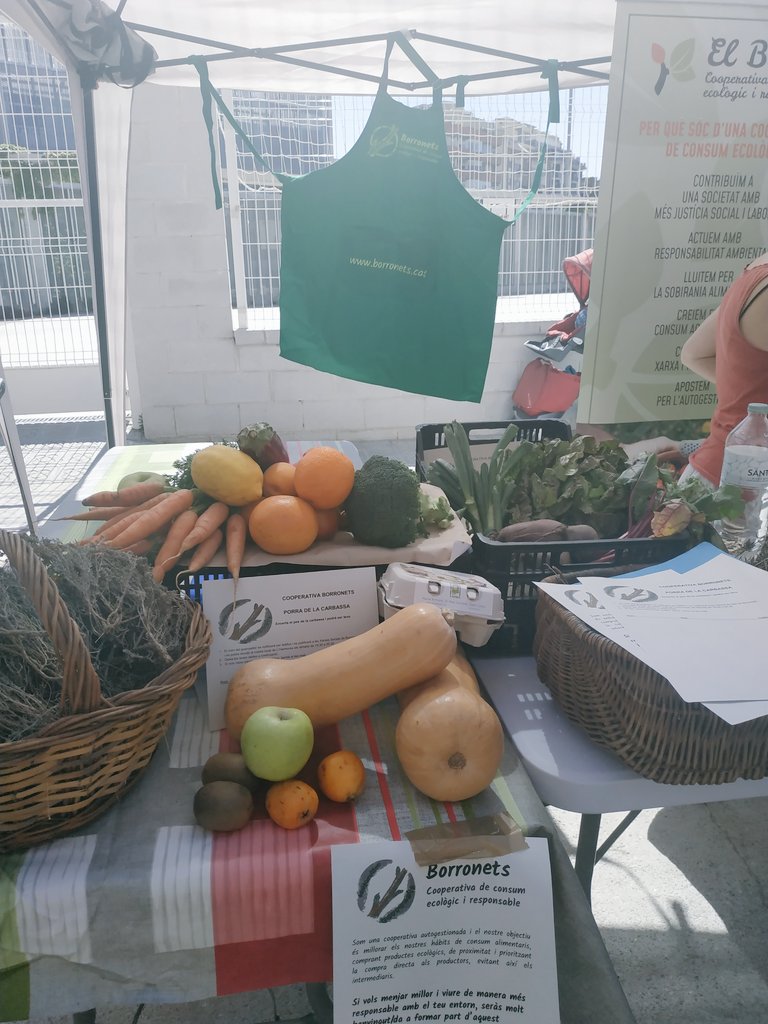 agendaESScat's tweet photo. RT @Borronets: Gaudeix de la #PrimaveraAndreuenca apropant-te a l'@AteneuHarmonia #firadelaprimavera i coneixent el grup de consum dels Borronets :) Estarem fins a les 14h. Per passar l'estona et proposem un joc: quant creus què pesa la carabassa? Partic… https://t.co/IQqvxfc2Ym