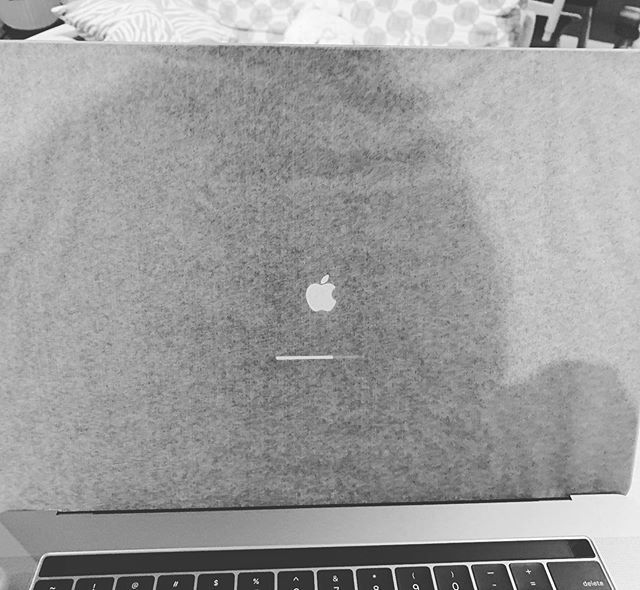 c3as3r's tweet image. Love 
#apple #macbookpro #macbookpro2019 bit.ly/2JQcFVs