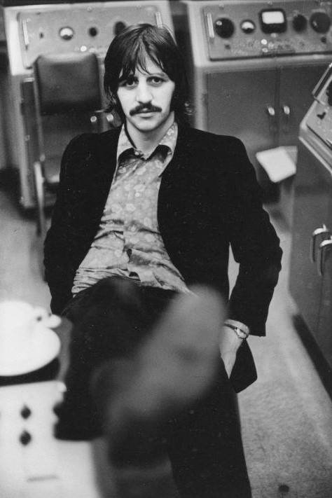 drivemycartney's tweet photo. The Beatles in the studio

📸 Linda McCartney https://t.co/NMQHV3pZLN