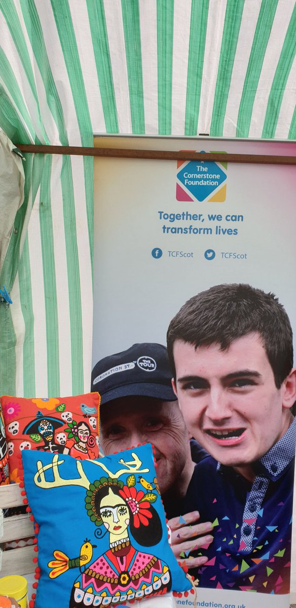 ConnectsStone's tweet photo. The sun is shining on us at the #Stonehaven Feein' Market come and join us and find that unique Fair trade, Eco friendly gift.  We also have knitting demos on hats and scarves, these are donated to hats for the homeless and babies born sleeping. @TCFScot @CS_SouthShire https://t.co/UcK7qcqOm0