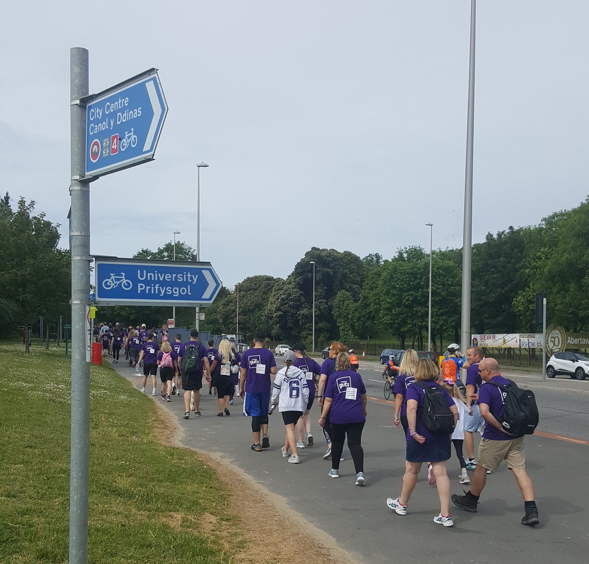 CCUKSouthWales's tweet photo. Our first wave of brilliant #WALKIT participants are on their way to Mumbles Pier! #Swansea #Crohnscolitisuk @CrohnsColitisUK https://t.co/szh36gMBBQ