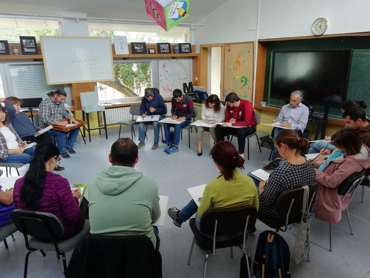 peuuji's tweet photo. Comencem un nou projecte d'acompanyament amb les persones d'Almedíjar de la mà d' #Heterotopia 🗿⛰ 👩💻
#PEUUJI #ProjectesPEU #acompanyamentPEU @UJIuniversitat
➡️Més informació ací: https://t.co/U0k0t1qnuB https://t.co/NxOUHtlkU3