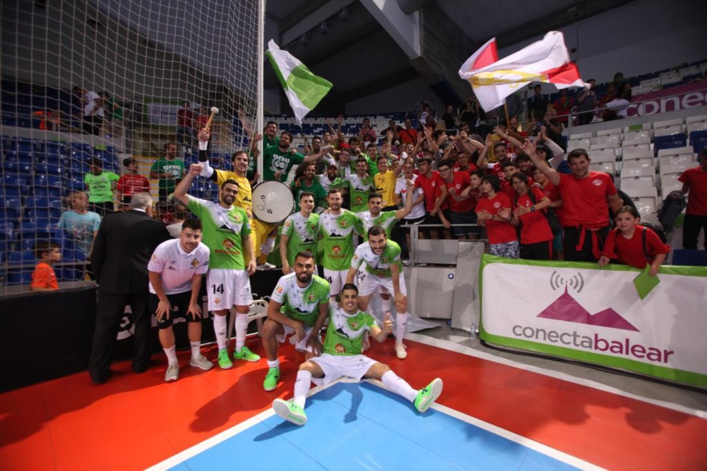 GradaPalma's tweet photo. Otra noche mágica en Son Moix, 4.000 gracias a todos los que seguisteis nuestros cánticos.
El lunes toca hacer historia @PalmaFutsal https://t.co/12EwceKZtk