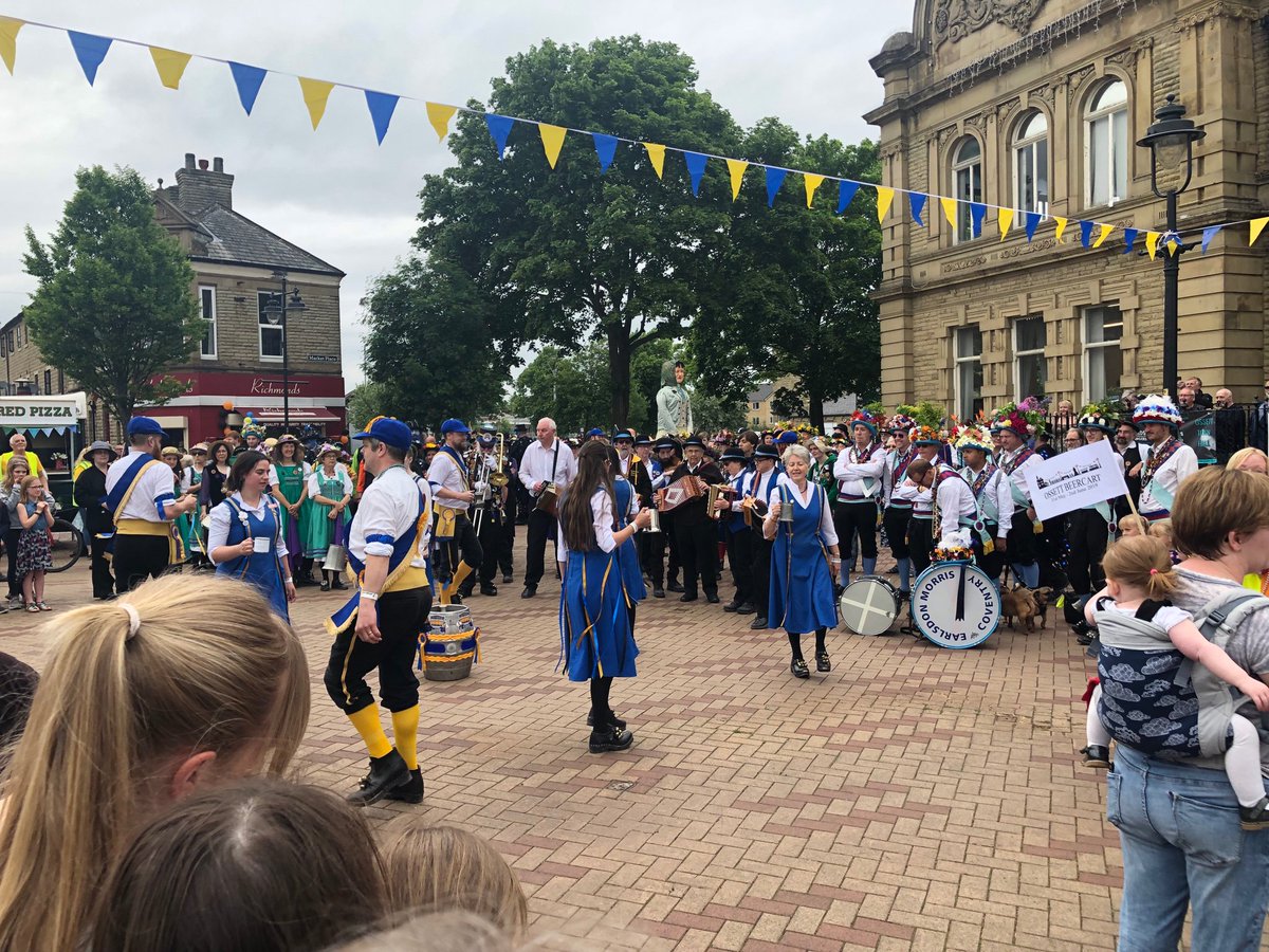 The Ossett Beercart has arrived in the town centre 🍺🍻🍺🍻🍺🍻@ossettbeercart <a href="/ThisIsOssett/">Ossett</a> <a href="/visitossett/">Visit Ossett</a>