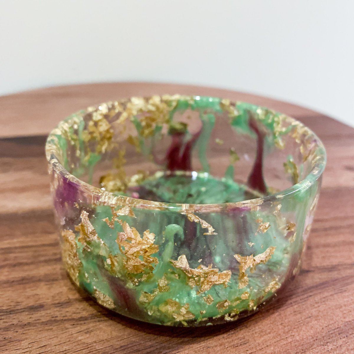 co_yates's tweet photo. Our new bowl range coming soon online and @thejunctionmandurah... I love the gentle flow of colour from plum to mint with sparks of gold flakes in this one 💕💕💕#resinhomewares #resin  @ Yates and Co Studio https://t.co/Y5yE6zpN79