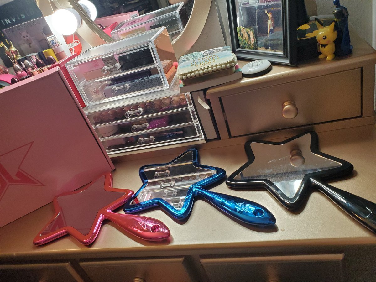 JLMartinez2019's tweet photo. LOOK AT THESE BEAUTIES!!! @JeffreeStar 💗💙🖤
Deceased⭐⭐⭐
#JeffreeStarCosmetics #jeffreestar #JSchromemirrors #blueblood #starmirrors https://t.co/GdWo38k6jw