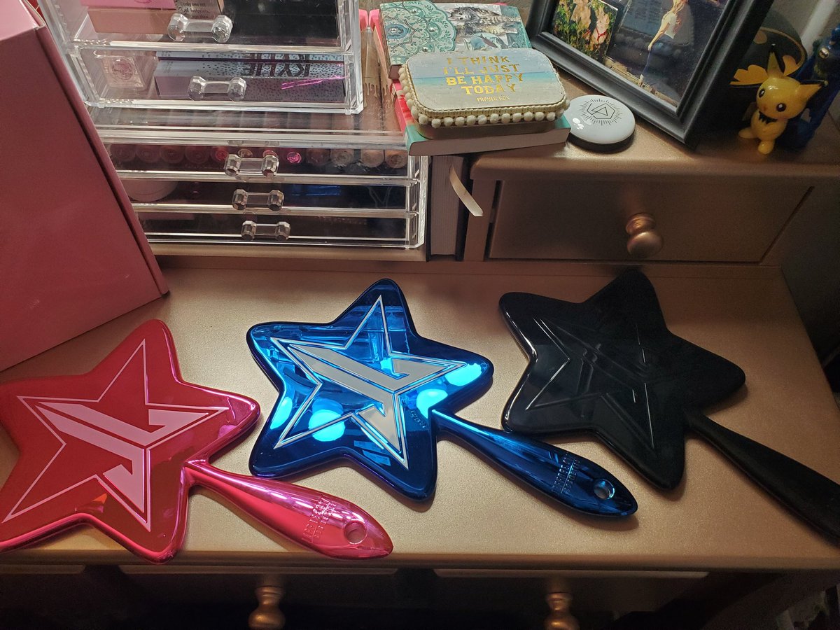 JLMartinez2019's tweet photo. LOOK AT THESE BEAUTIES!!! @JeffreeStar 💗💙🖤
Deceased⭐⭐⭐
#JeffreeStarCosmetics #jeffreestar #JSchromemirrors #blueblood #starmirrors https://t.co/GdWo38k6jw