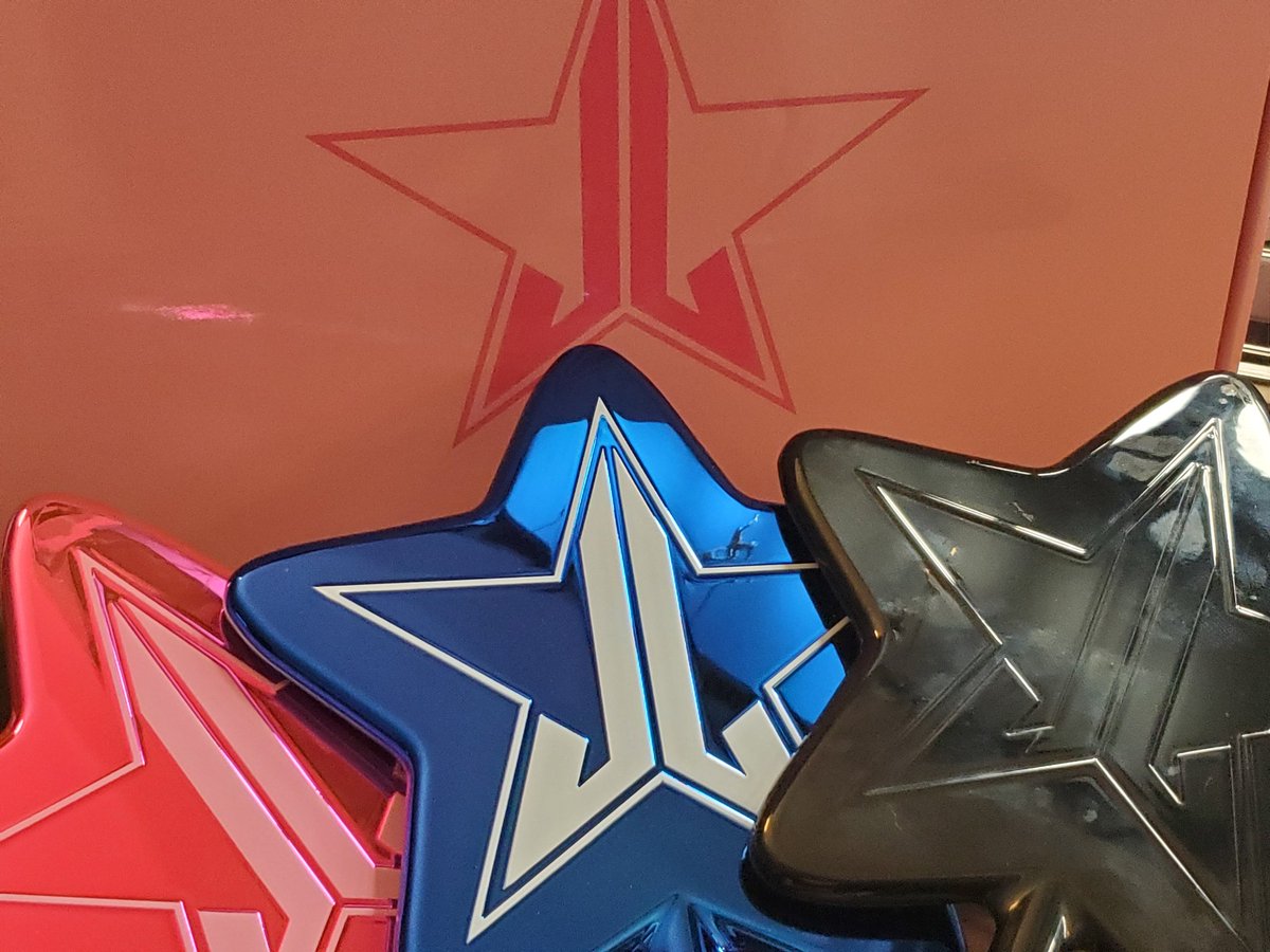 JLMartinez2019's tweet photo. LOOK AT THESE BEAUTIES!!! @JeffreeStar 💗💙🖤
Deceased⭐⭐⭐
#JeffreeStarCosmetics #jeffreestar #JSchromemirrors #blueblood #starmirrors https://t.co/GdWo38k6jw