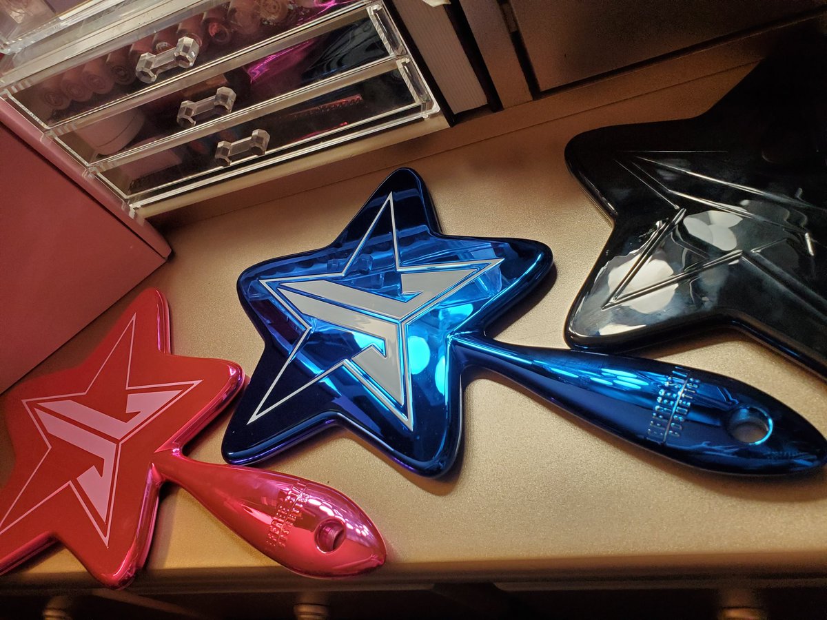 JLMartinez2019's tweet photo. LOOK AT THESE BEAUTIES!!! @JeffreeStar 💗💙🖤
Deceased⭐⭐⭐
#JeffreeStarCosmetics #jeffreestar #JSchromemirrors #blueblood #starmirrors https://t.co/GdWo38k6jw