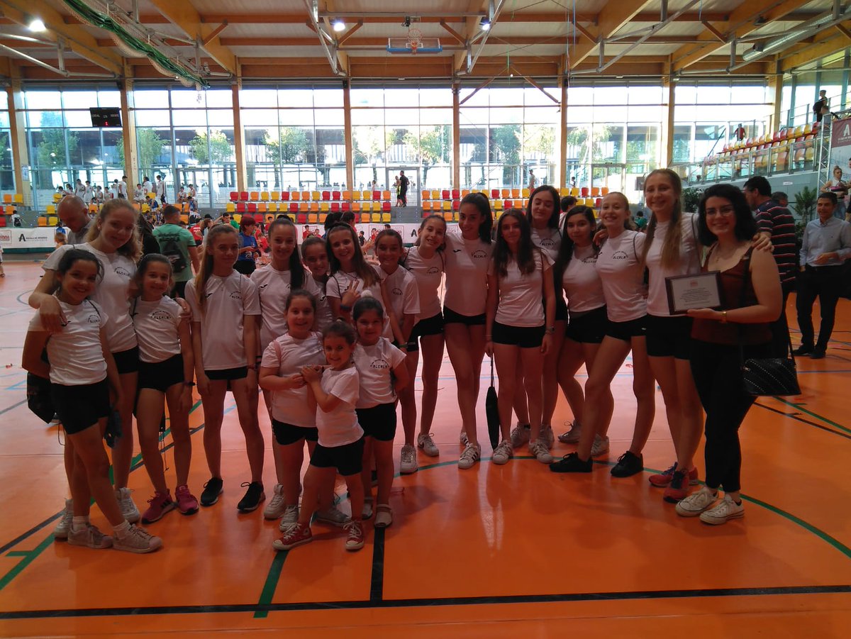 cpaartistico's tweet photo. Club Patín Artístico Alcalá en la clausura del deporte escolar de la temporada 2018-2019 del Ayuntamiento de Alcalá de Henares . https://t.co/mKSR7Yq4yt