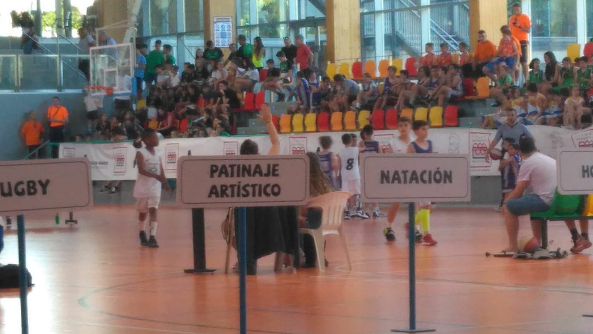 cpaartistico's tweet photo. Club Patín Artístico Alcalá en la clausura del deporte escolar de la temporada 2018-2019 del Ayuntamiento de Alcalá de Henares . https://t.co/mKSR7Yq4yt