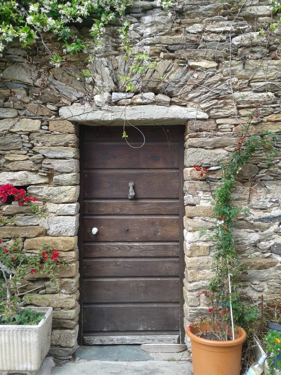 HassaneTraveler's tweet photo. Bonghjornu
Bonjour
Guten morgen
Buenos dias
Good morning #Ferringule #Farinole #Corse #Corsica https://t.co/gXFFsKg2tZ