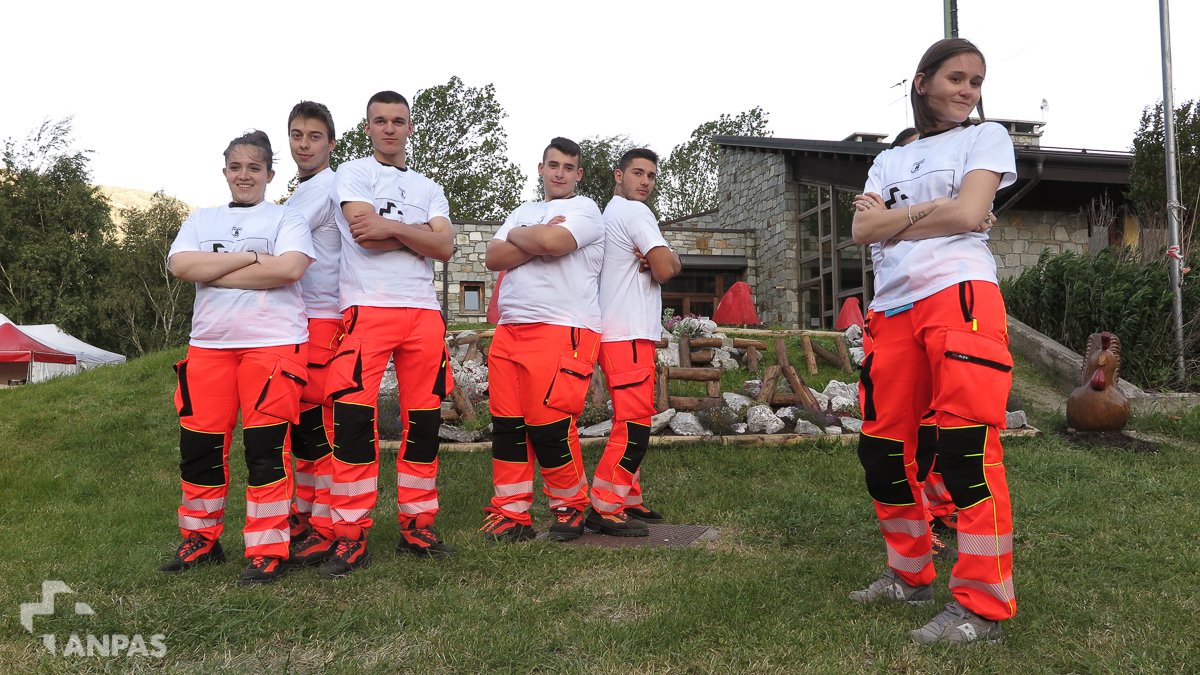 Anpasnazionale's tweet photo. 🧡🇮🇹🇪🇺 72 ragazzi da 9 regioni diverse stanno per iniziare le gare di primo soccorso: chi rappresenterà l'Italia al prossimo #SamiContest?
#Anpas #meetAnpas https://t.co/khO8r3zxin