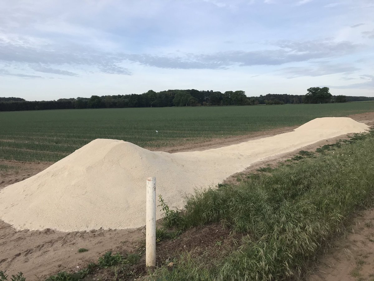 MountLiming's tweet image. With lorry drivers like this who needs spreader drivers!! #driverfail