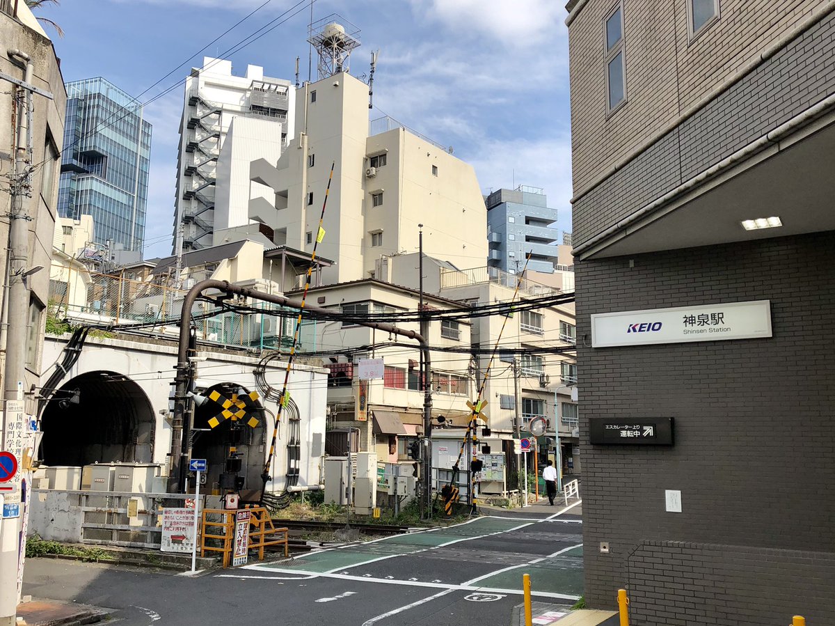 クロさん 駒場東大前駅 懐かしい まだ マクドナルドハンバーガー 表記の看板残ってたんだ S ﾟwﾟ ﾟ ﾟ マクドナルド Mcdonalds 京王井の頭線 駒場東大前 目黒区 クロさん歩 風景写真 Iphone8 T Co 6iifbmg5kl