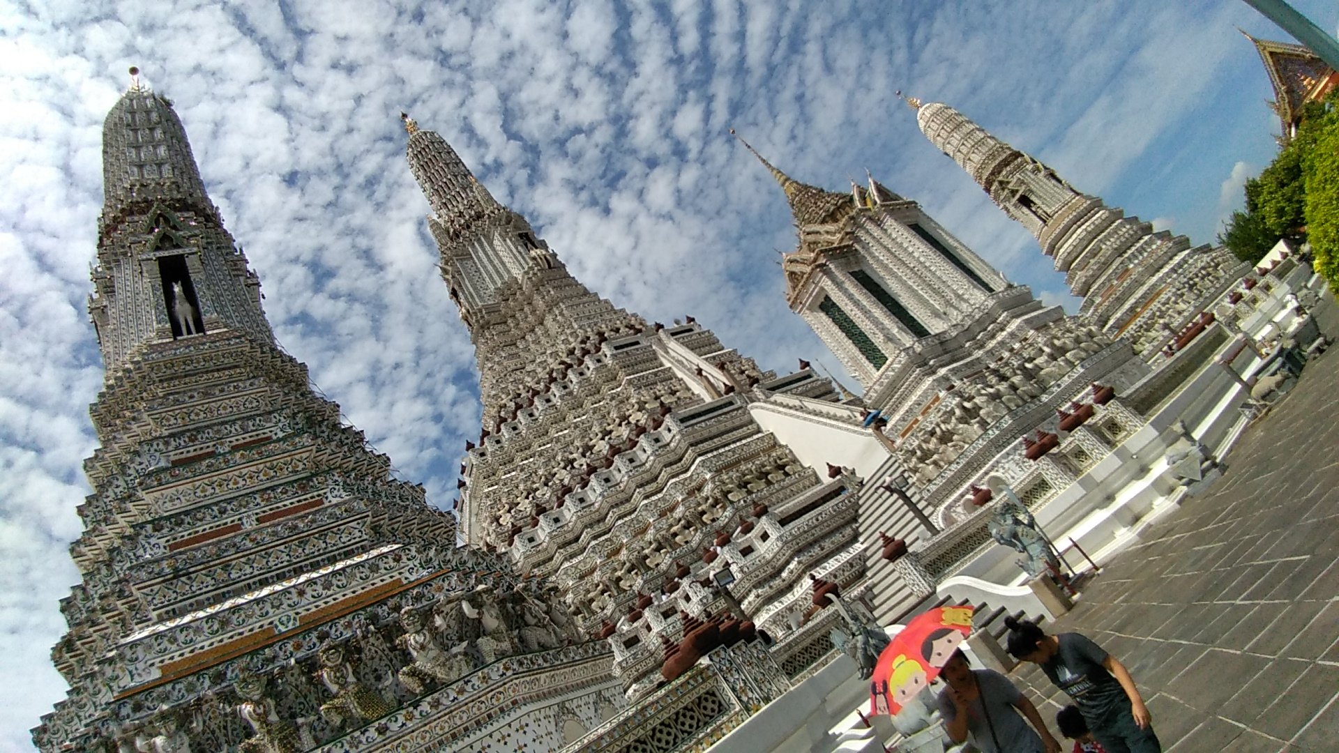 ウラヤン 今回の出張はタイ初めての後輩と一緒なので 今日は定番のワットアルンとワットポーへ行って来ました 何度見に来ても感動できますね T Co Lvojnibj2u Twitter