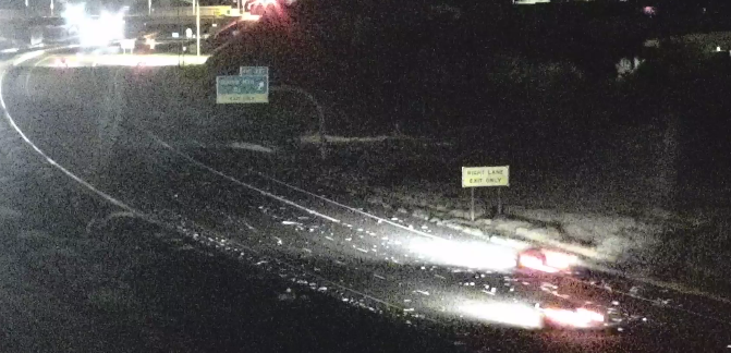 ArizonaDOT's tweet photo. I-17 NB near Daisy Mountain, there's toilet paper all over the road. Please be cautious in the area. #aztraffic https://t.co/yAaB3cIgsg