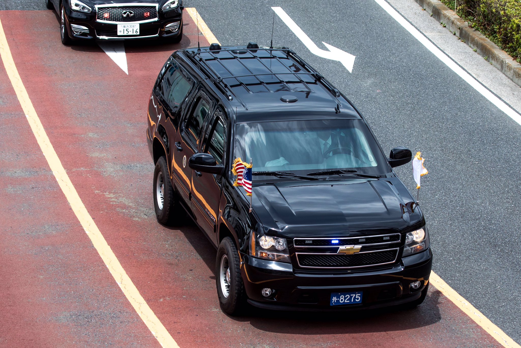 LUXURY1/43 Chevrolet Suburban アメリカ大統領仕様 s-l1200.jpg