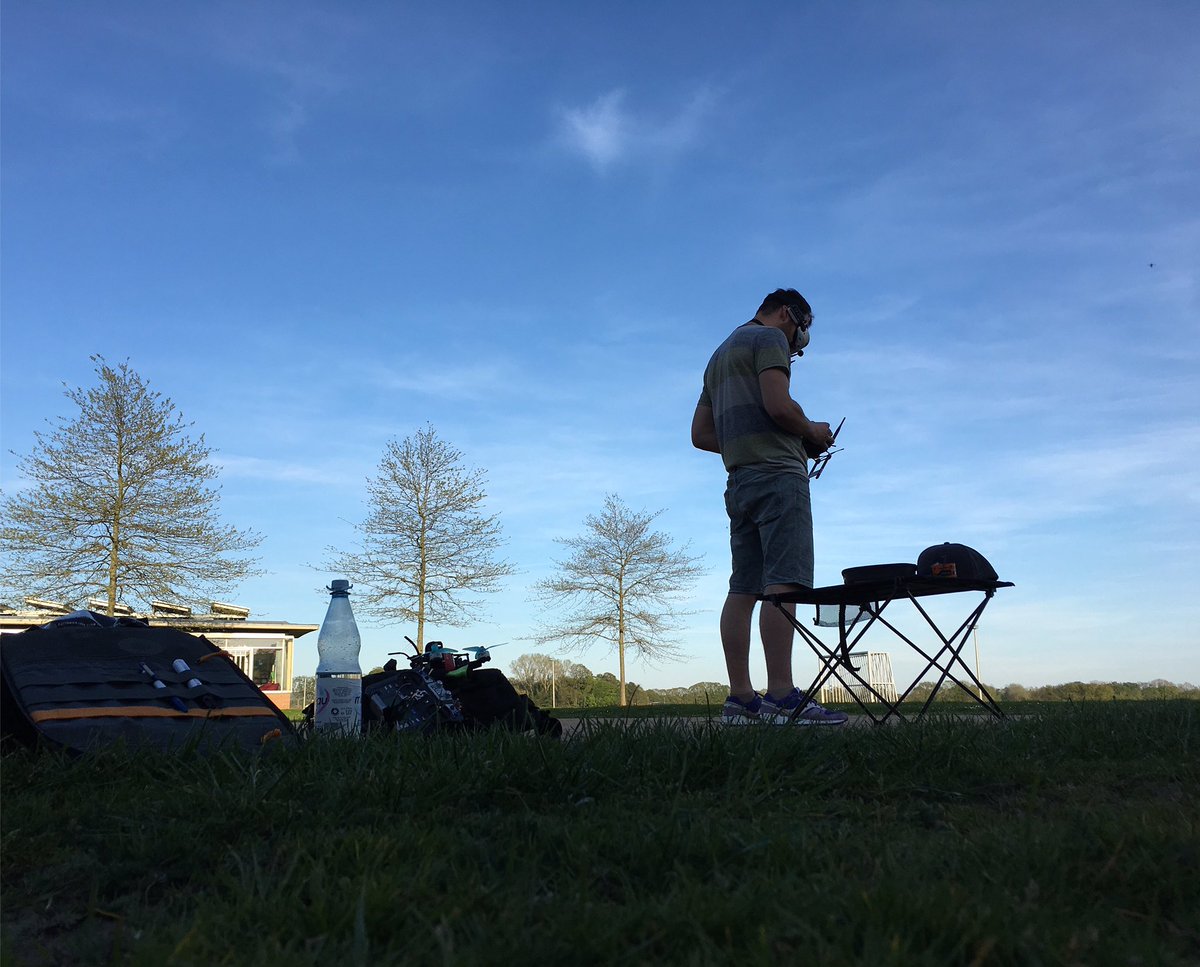 BlackFPV's tweet photo. Perfect conditions 😎✌️
#drone #fpv #fpvquad #fpvdrone #fpvflying #fpvracing #fpvlife #fpvfreestyle #fpvaddiction #fpvpilot #fpvfun #fatshark #gopro #flysky #frysky #german #crew #fun #cool #sun #table #blacksheep #horizon #school #playground #BecauseRaceCopter #BlackFPV https://t.co/tF1SmKoTZr