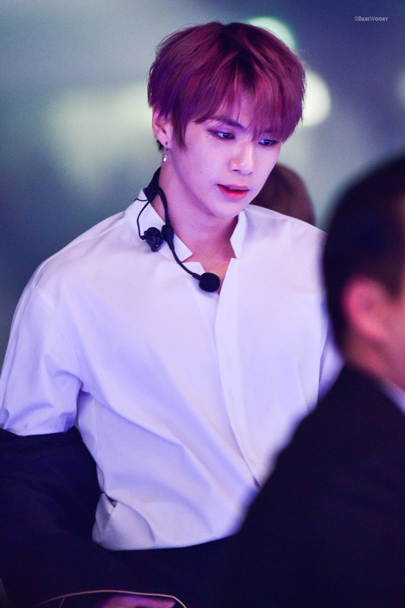 DDaniWoony1532's tweet photo. 181201 멜론뮤직어워드

헙🙄🙄🙄🙄🙄
니엘아 누나 심장떨려😍

#강다니엘 
#KangDaniel 
#姜丹尼尔 
#カンダニエル 
#คังแดเนียล 
#КангДаниэль https://t.co/x32QyQ5JMF