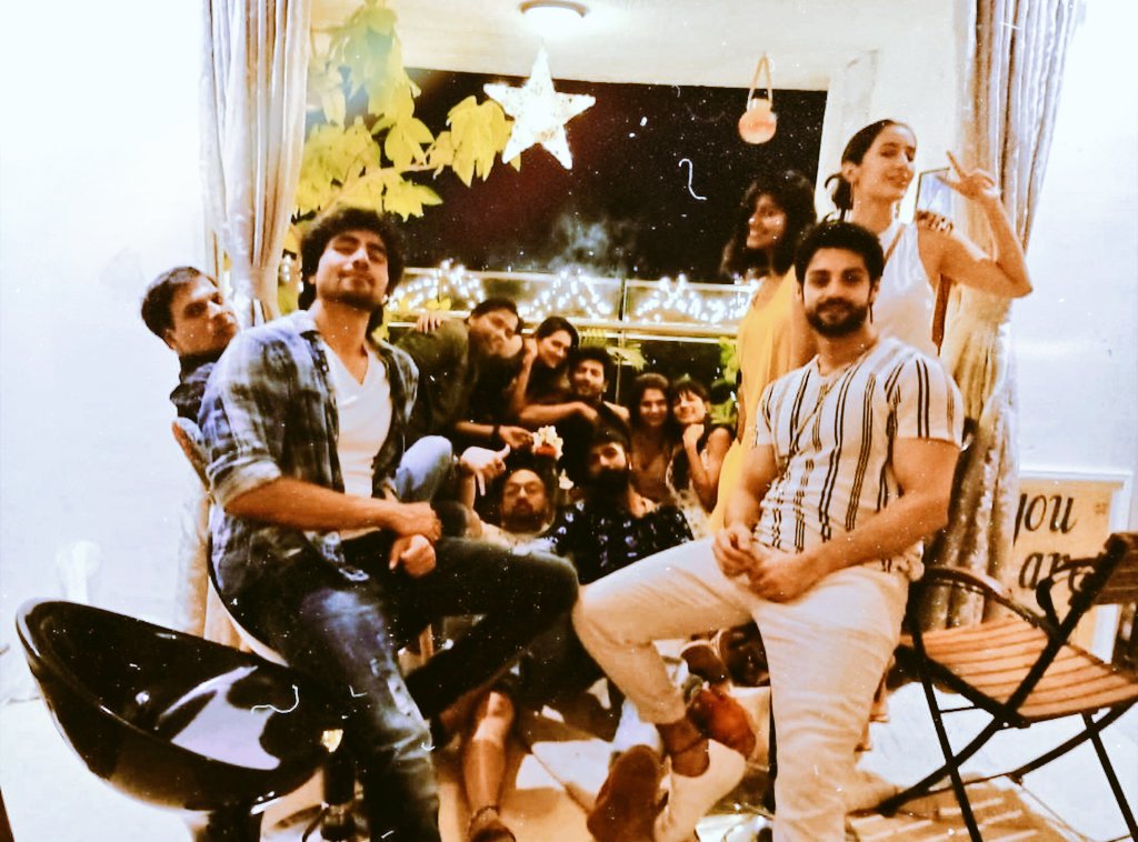 Promise Day 189: ❝Family isn't always blood. It's the people in your life who want you in theirs; the ones who accept you for who you are. The ones who would do anything to see you smile & who love you no matter what.❞  #JenShad come back onscreen together soon   #Bepannaah