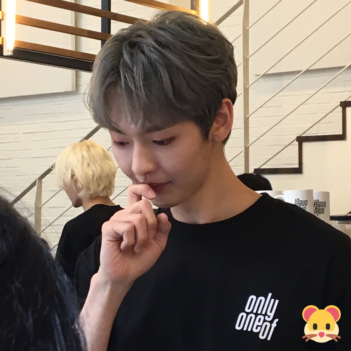 OnlyOneOf_it's tweet photo. JunJi e Kyubin sono al cafe
~San
#OnlyOneOf #OnlyOneOf_Debut https://t.co/bybsVKKzId