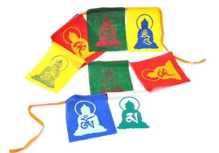 project_clique's tweet photo. The Tibetan term for prayer flag is 'Dar Cho'. The term 'Dar' means to augment health, wealth, happiness, life and fortune and 'Cho' refers to living beings.

These flags are handmade from satin and cotton
#Cliqueprojects #FairTrade #BuddhistFlag 
#MadeInIndia #IAM4NewIndia https://t.co/uRICUoWptw