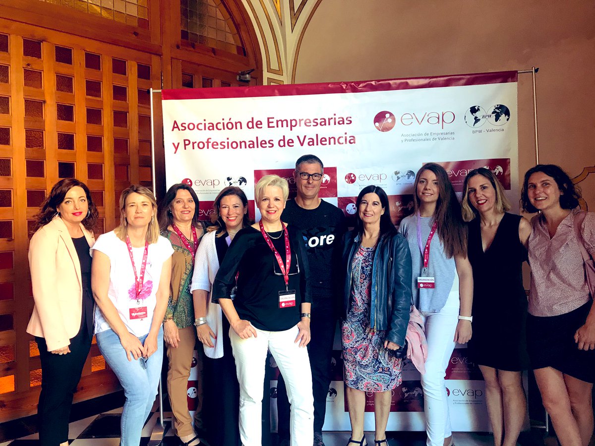 micijor's tweet photo. En el comité de comunicación
@evap_bpw hemos preparado con mucho cariño y trabajo la #Editatona #editatonaEVAP para visibilizar a las mujeres en @Wikipedia Hoy medio centenar de nuevos perfiles serán publicados. Hasta las 14h puedes pasarte por el @conventcarmen a participar https://t.co/t7Y55sTwqL