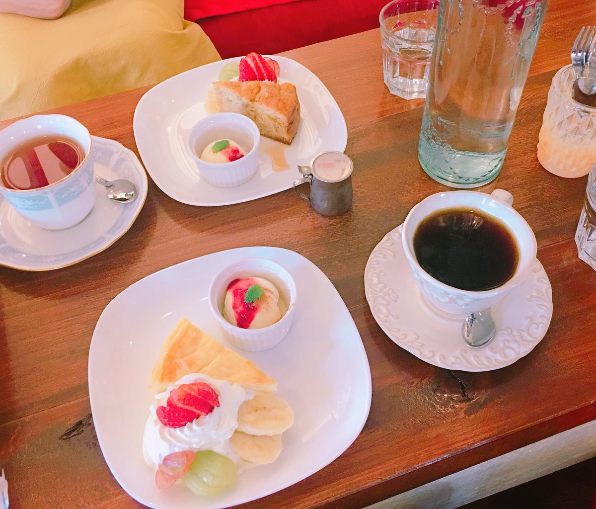 Yu_luv_pad's tweet photo. 水族館とカフェと🐬🍴🐠🥄🍫☕️
#SaitamaAquarium
#OrangeBell https://t.co/TgoWrr3nFI