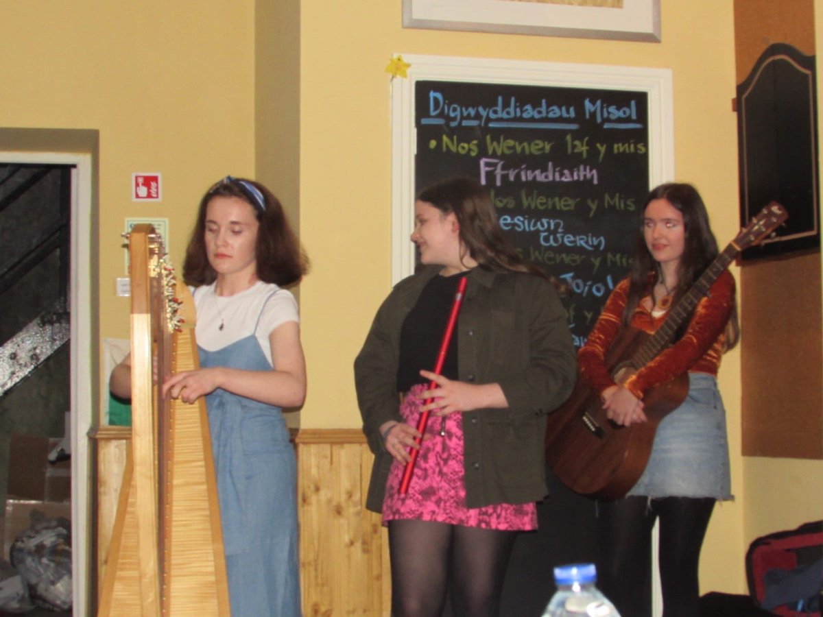 Diolch yn fawr i <a href="/BandBeca/">Beca.Band</a> am noson hyfryd o hwyl hafaidd yn noson <a href="/cyrfe/">Cyrfe Mawr Tyrfe Tawe</a> fis Mai! 
Efallai mai dyma’r tro cynta’ i’r band berfformio yn Nhŷ Tawe, ond dwi’n siwr mai nid dyma fydd y tro ola’. #tyrfe19 #yagym