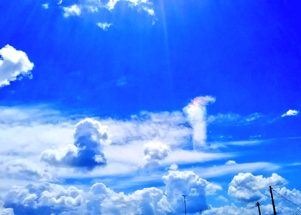 白乃 しらの うわっ うわーー 今日人生で初めて虹色に光る雲見つけて 調べたら 彩雲 っていう雲で 良いことがある前兆らしくふーんって感じだったんだけど 宝くじが当たった 良いこと起きた T Co 8phknhwwiv Twitter