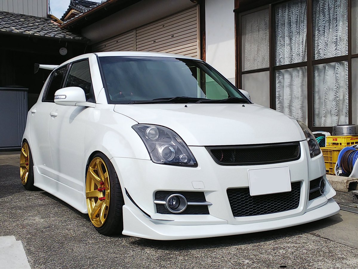 kaworu_11111's tweet image. #SOMT
#SOMT2019 
#SOMT2019で会いましょう 

車に剥離剤を掛けられ4ヶ月とちょっと…
ちまちま直しながら何とか車が板金屋さんから帰って来たので、今日はエアロパーツの取り付け中～
後はガナドールミラーの取り付け。
ガナドールミラーの組み立てが超面倒だった…(&amp;gt;_&amp;lt;)
何とか明日は間に合いそう！