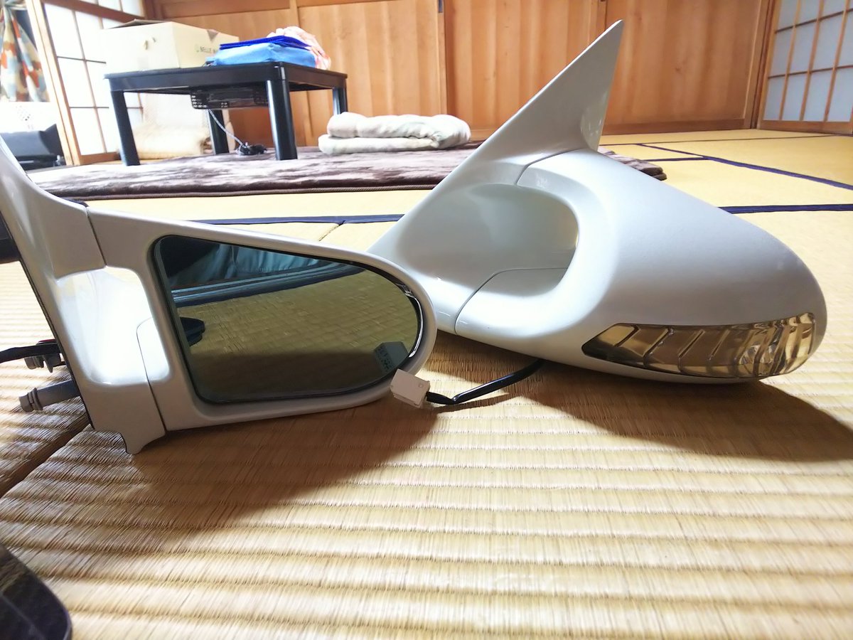 kaworu_11111's tweet image. #SOMT
#SOMT2019 
#SOMT2019で会いましょう 

車に剥離剤を掛けられ4ヶ月とちょっと…
ちまちま直しながら何とか車が板金屋さんから帰って来たので、今日はエアロパーツの取り付け中～
後はガナドールミラーの取り付け。
ガナドールミラーの組み立てが超面倒だった…(&amp;gt;_&amp;lt;)
何とか明日は間に合いそう！