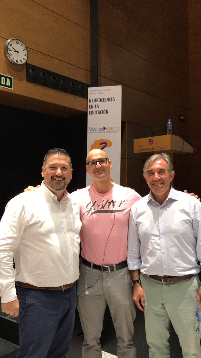 JNavalpotroB's tweet photo. Con dos grandes ... uno en el impulso @enrique_escando y otro en la inspiración y el cambio @jesuscguillen ... seminario sobre #neurociencia en colegio @colegio_alameda @alearning_es NUNCA DEJES DE APRENDER de forma VORAZ! @MaecenasEyC https://t.co/yLEhmqCAll