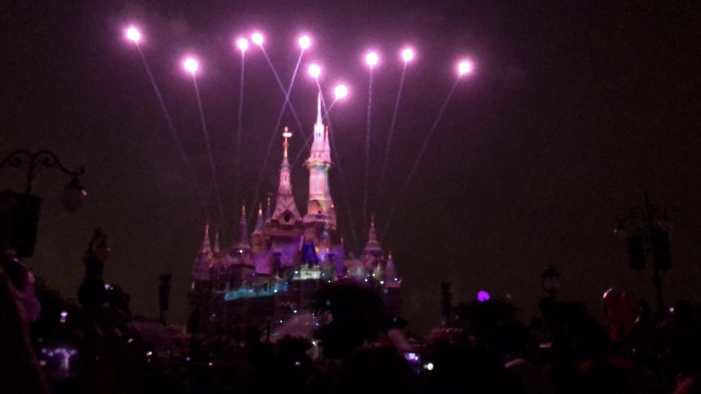 dsl1009's tweet photo. 🏰🎆#dysneyland https://t.co/I4ycNBzlxb