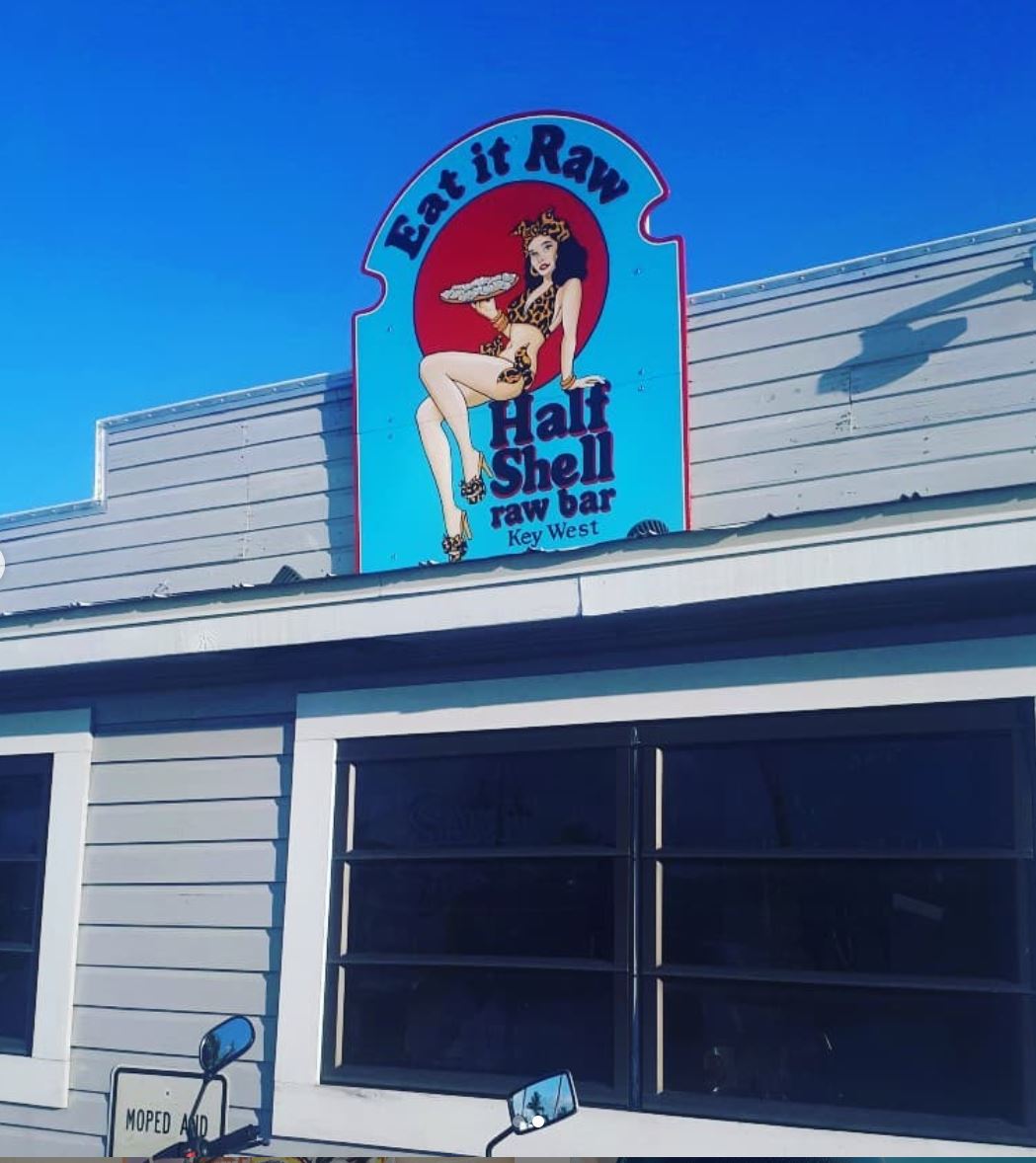 Dutchiebikes's tweet photo. Read my #blog for all about Happy Hour in Key West! >> https://t.co/caxX9hTdKH >> #Florida #Travel #KeyWest @amy_beb @HalfShellRawBar #HalfShellRawBar https://t.co/bxY2G77ZVB