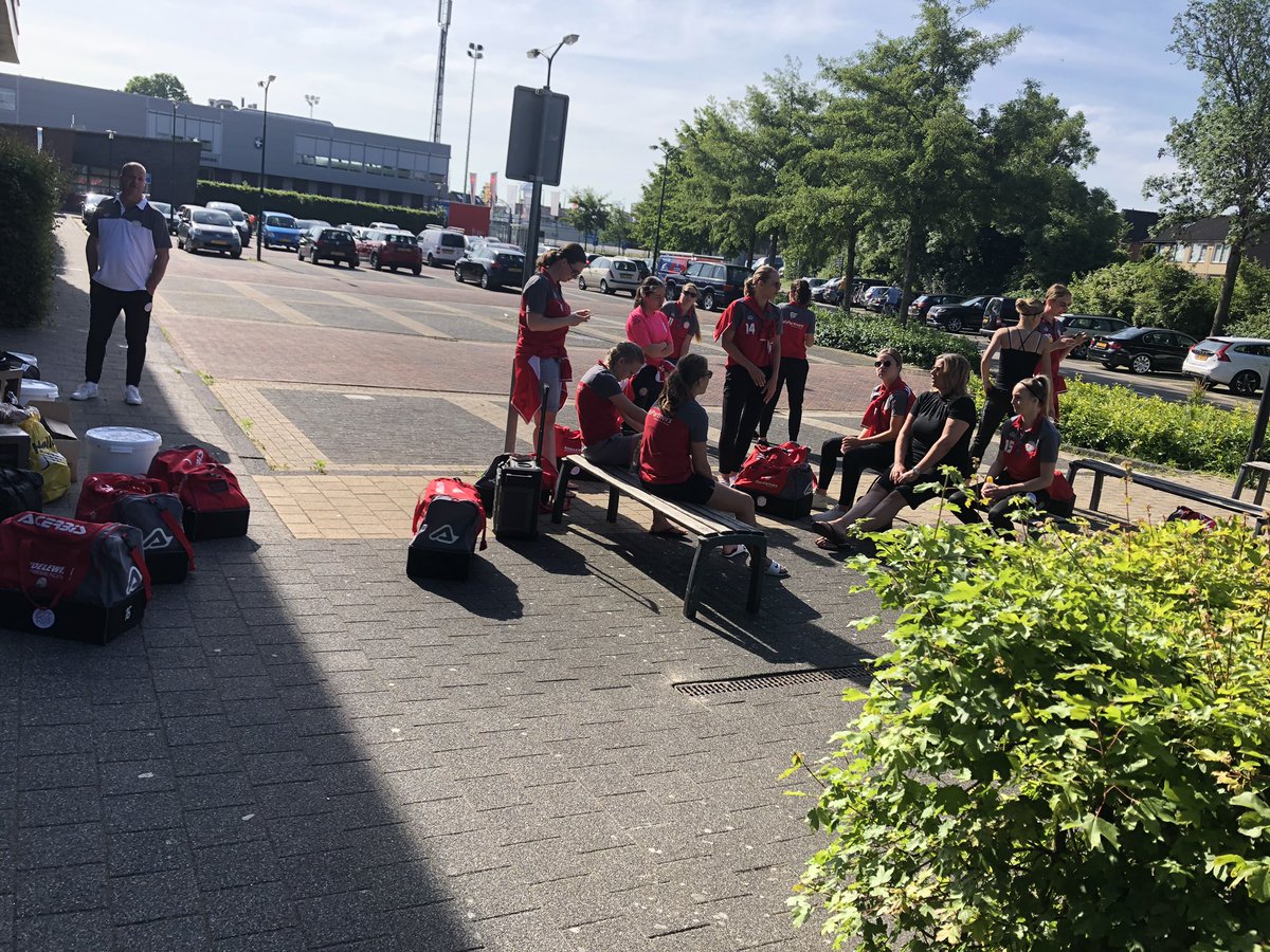 vvijvdames1's tweet photo. @vvijvdames1 onderweg naar Aalten voor de nacompetitie tegen azsv vr2 #2eklasse https://t.co/0oVIlLVjj7