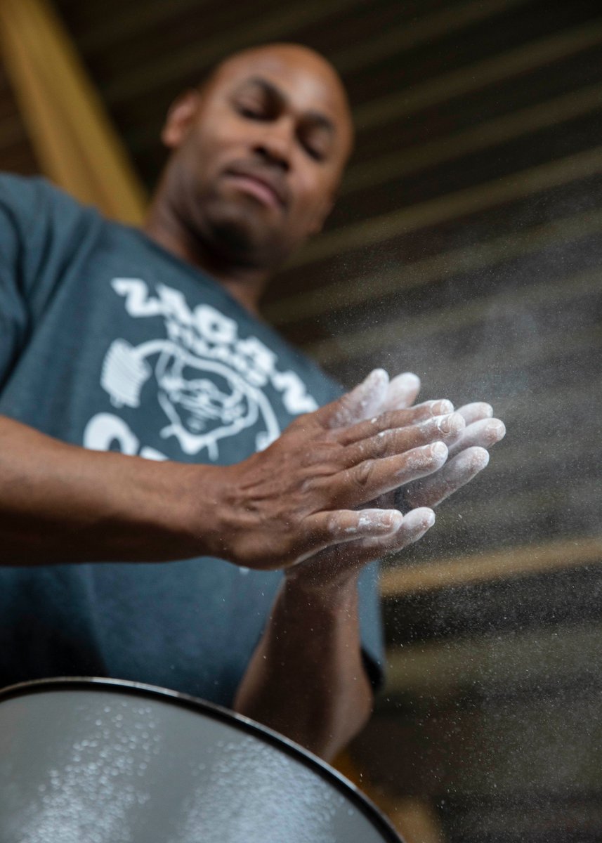 1abct1id's tweet image. U.S. service members with 1st ABCT compete against Polish in Bench Press Competition

Read more here: army.mil/article/222527/

@USArmy @USArmyEurope @FightingFirst #AtlanticResolve #StrongEurope #DevilBrigade #1ABCT1ID #USArmyEurope #BigRedOne #ArmyStrong #WeAreNato #Ready2Fight