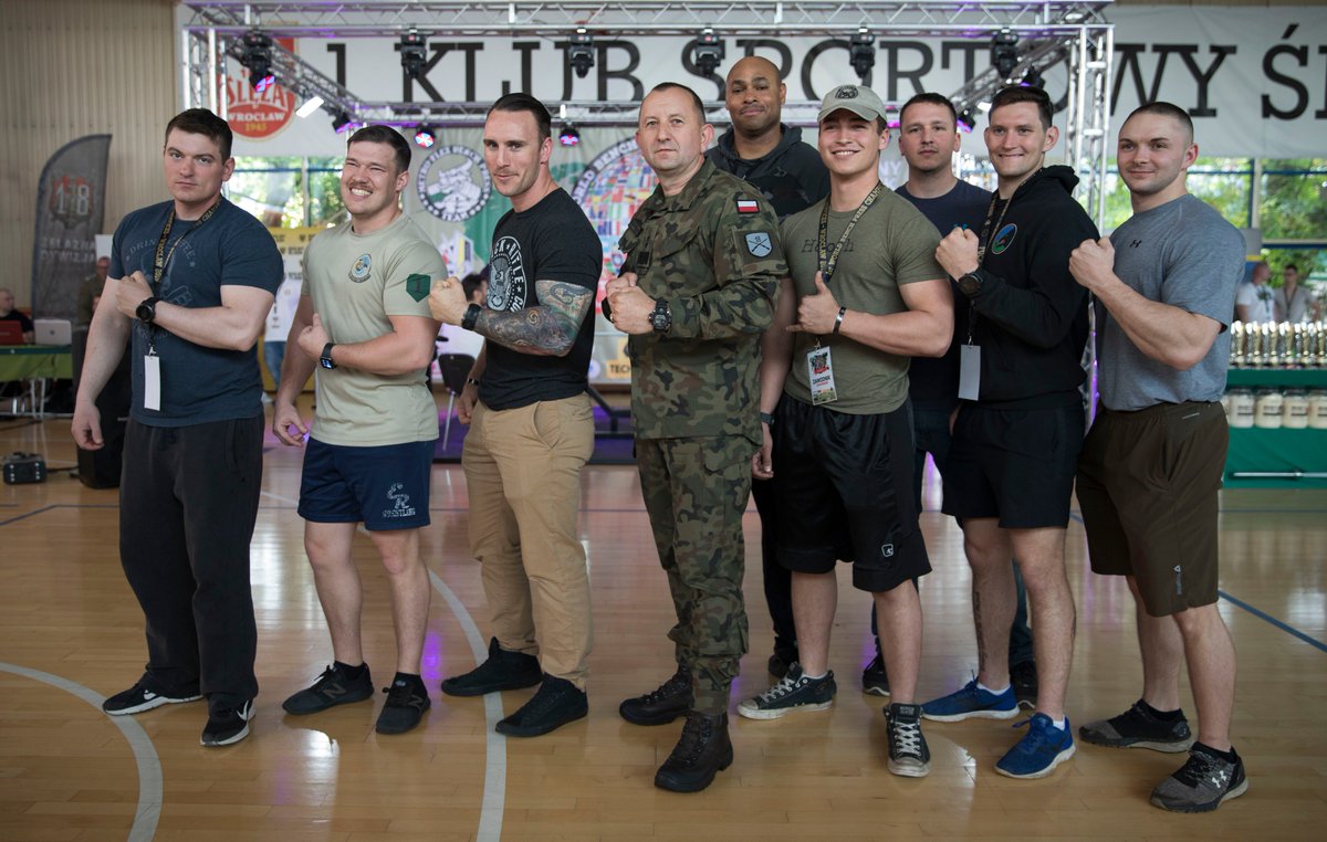 1abct1id's tweet image. U.S. service members with 1st ABCT compete against Polish in Bench Press Competition

Read more here: army.mil/article/222527/

@USArmy @USArmyEurope @FightingFirst #AtlanticResolve #StrongEurope #DevilBrigade #1ABCT1ID #USArmyEurope #BigRedOne #ArmyStrong #WeAreNato #Ready2Fight