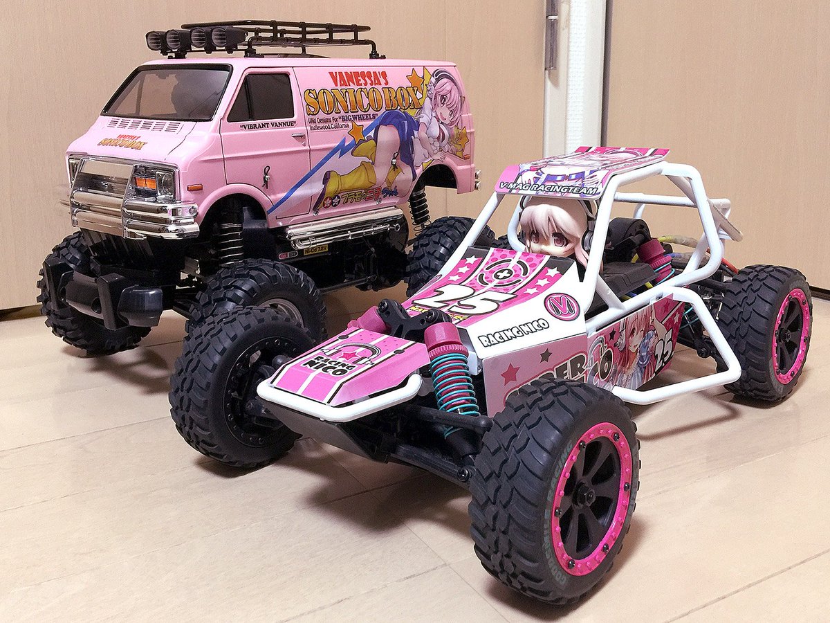 V Mag 窓にスモークが掛かってるので見えづらいですが ドライバーも ちゃんと乗ってます W そにあーと