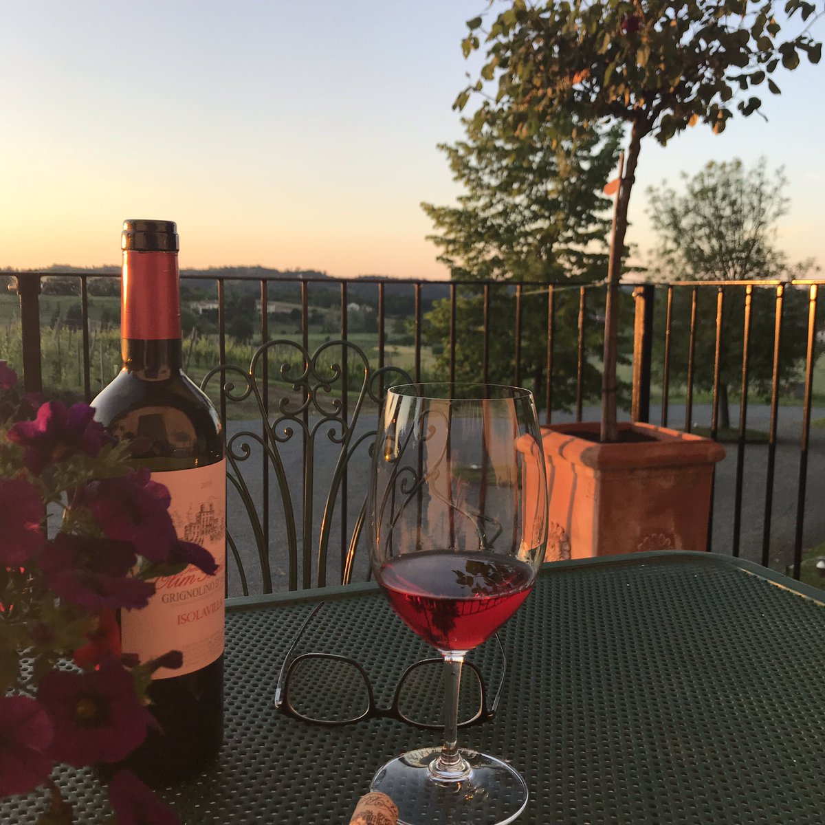 giannibertolino's tweet photo. #grignolino #isolavilla... #summeriscoming #RelaxTime https://t.co/OTeqE8rQ5R