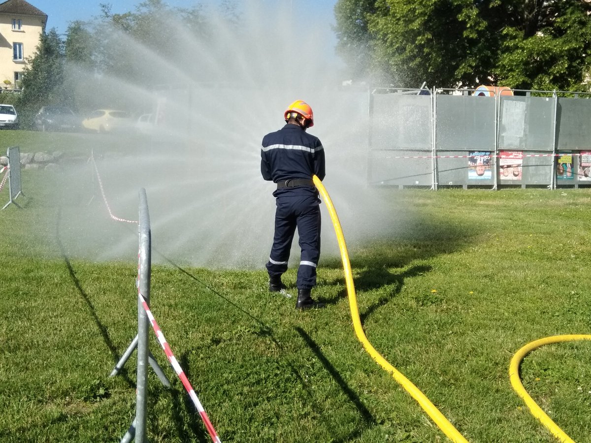 udsp_38's tweet image. Les épreuves (incendie, secourisme et #PSSP ) du rassemblement départemental des #JSP de l @udsp_38 se déroulent bien sous un beau soleil Manifestation parfaitement organisée par les #Pompiers de Vaulnaveys @sdis38