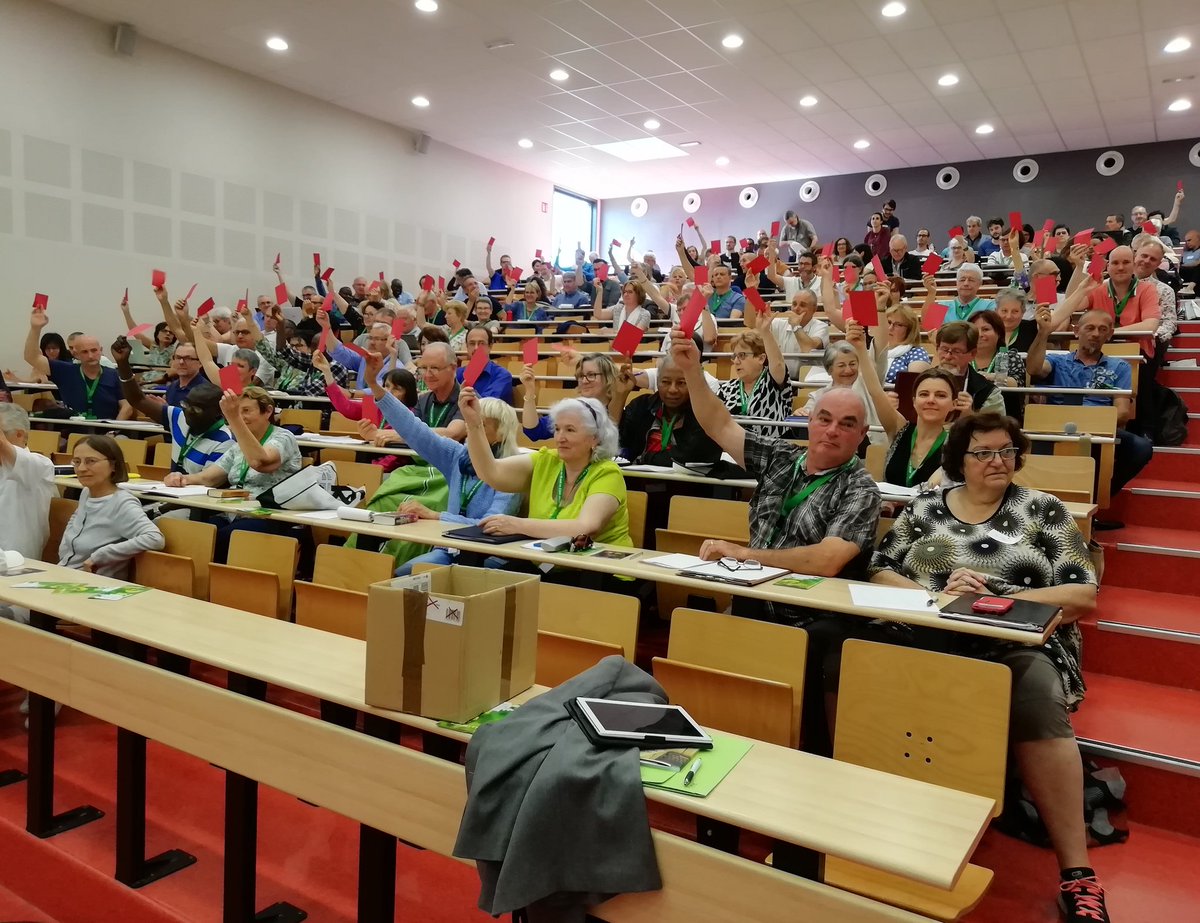 VincentMieville's tweet photo. Le #SynodeUEEL2019 vote ! https://t.co/O8CJup3n5C