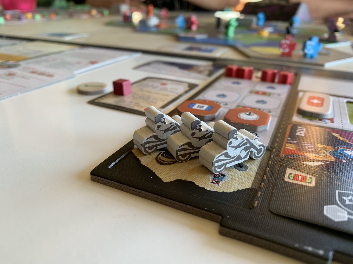 eimosfromfield's tweet photo. Un pequeño inconveniente sólo me dejo jugar la primera partida de los #SabadosJugones al #EscapePlan.Alli deje a @pintachan ,@gonzalobedia y @iMisut dando buena cuenta de #DieTavernenImTiefenThal,#Livingstone,#RollPlayer,#Narcos y #USTelegraph.Aprovechar la mañana bien chicos🤘🏽 https://t.co/jZFdo1vJli