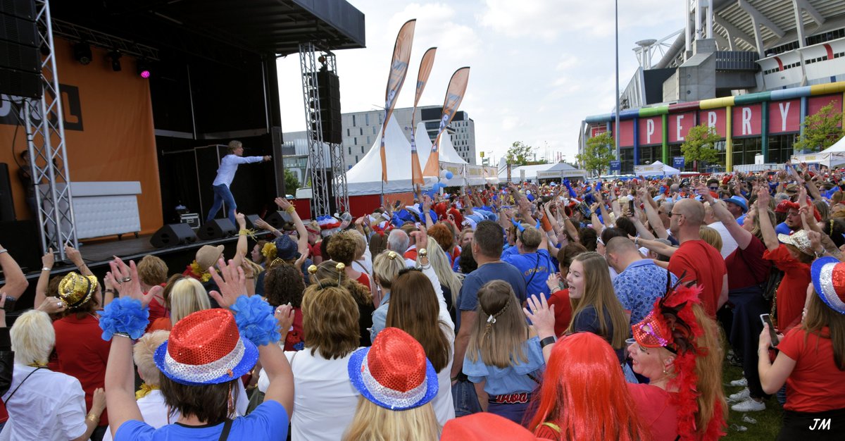 De foto's van het Fantastische optreden van <a href="/schuurmansrene/">rene schuurmans</a> bij de  <a href="/toppersIC/">ToppersIC</a> Fanzone op vrijdag 31 mei staan in mijn fotoalbum, veel  kijkplezier jeanne-mathijssen.magix.net