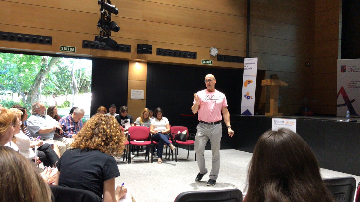 JNavalpotroB's tweet photo. Mañana de sábado con @jesuscguillen aprendiendo y dando valor a la #neurocienciaeducativa ... nuevos proyectos que me mueven .... #globalbluewave @MaecenasEyC @Colegio_CVE @ColegioAlauda https://t.co/YbrKE6h7Om
