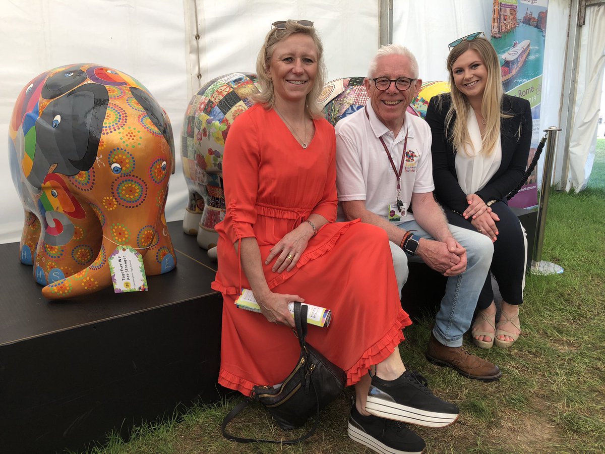 ElephantPip's tweet image. I herd that my Coes mum’s (Fi and Amy) had an amazing time catching up with Norman at the @SuffolkShow surrounded by the Learning Herd!🐘😍 It’s going to be such an exciting few weeks for the town and I can’t wait to be involved😆#elmersbigparadesuffolk #stelizabethhospice #elmer