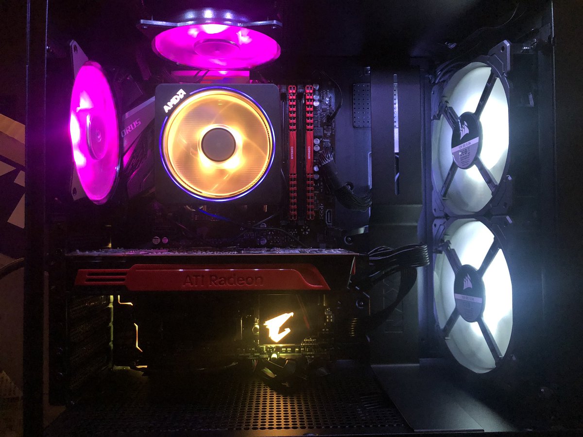 golpiland's tweet image. 事務所契約日までまだ時間あるので無理やりプロジェクターで初期設定
#osインストール