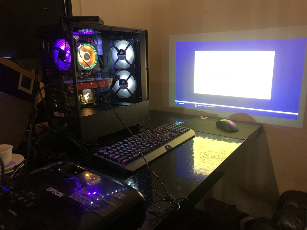 golpiland's tweet image. 事務所契約日までまだ時間あるので無理やりプロジェクターで初期設定
#osインストール