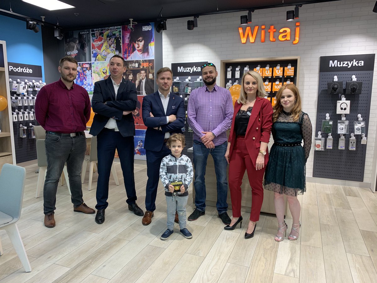 lechugajewski's tweet photo. @BarbaraWilk7 @slakny Tymczasem w #Kraków #M1 otwarcie po remoncie naszego kolejnego salonu #Orange Powodzenia dla zespołu #Gemini #Tarnów i #M1 #Kraków https://t.co/dxnUK9OGmX